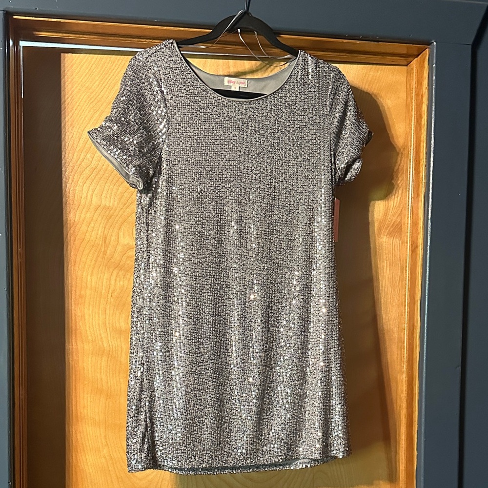 Riley & Rae Silver Sequin Top